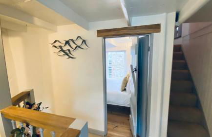 SPINDRIFT is A Beautiful Newly Refurbished THREE BEDROOM Private Family House located on the OLD HARBOUR and the COASTAL PATH in the Heart of Beautiful POLPERRO - Foto 11