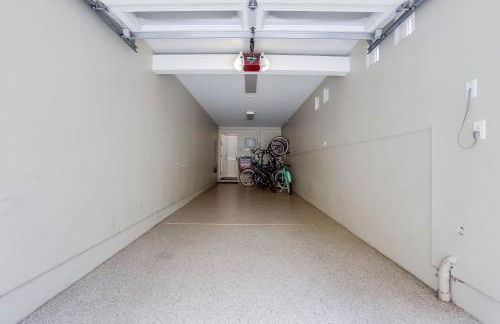 Stunning Ocean View Home w Rooftop Terrace, Firepit, Fast Wifi, AC & Parking! - Foto 38