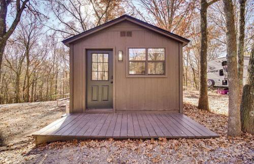 Cozy Studio Retreat with Scenic 5-Acre Views, Near City Lake & Cherokee Casino in Gentry, Arkansas - Foto 1