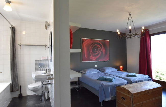 Villa With Heated Pool, Jacuzzi, Sports Field and Stunning Views - Photo 18