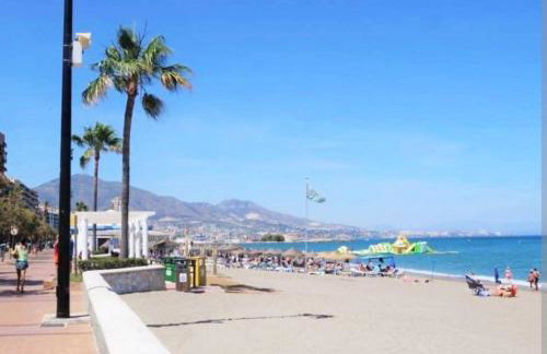 A top-floor modern apartment Located 100 meters from the beach - Foto 22