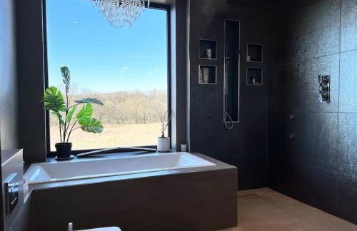 Manchester Luxury Country House Close To The City With Hot Tub & BBQ Fire Pit. - Foto 9