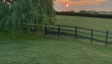 2 Beds & living in our idyllic country Cottage - Foto 2