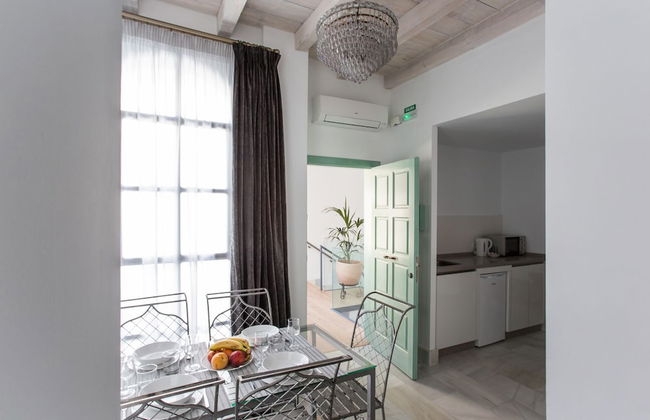 Apartamentos Los Patios de la Judería - Photo 16