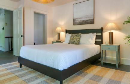 Relax in Style at Historic Modern on Main with Modern Amenities Wooded Views - Foto 31