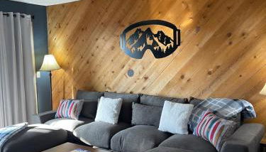 Large 2 Floor Condo, Pool Pass, Beach Club, walk to Shanty Creek - Foto 5