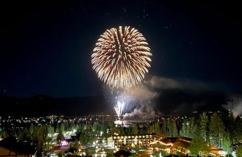 Big Bear Village View Haus is a large pet and kid friendly chalet with hot tub located a short walk to village - Foto 21