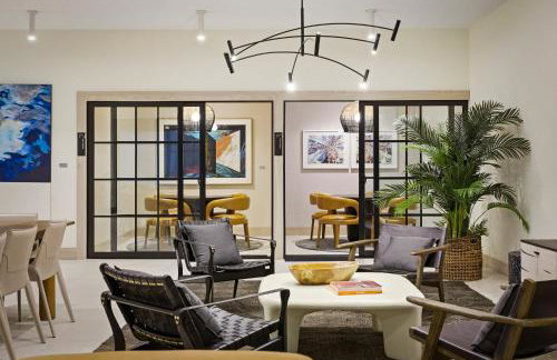 Upscale Downtown Condo Pool Gym & Skyline Views - Foto 62