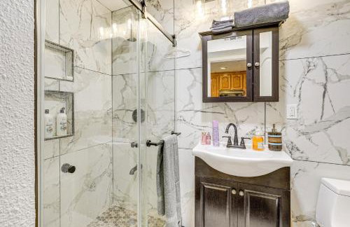 Bay and Hill Views Modern Hercules Home - Foto 13