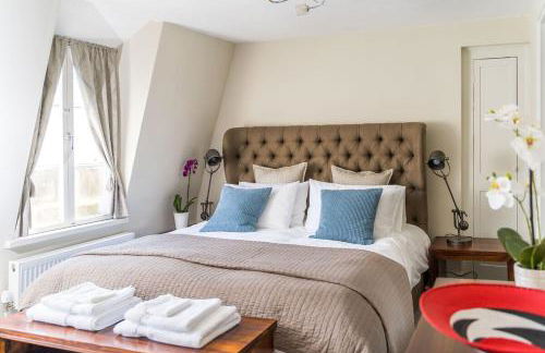 Bespoke Central Town House - Photo 25