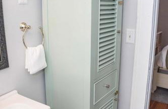 Bright and Sunny Springfield Carriage House - Photo 27