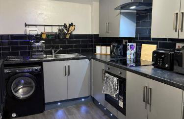 Luxury Modern Apartment, Sleeps 4 and Games Room - Photo 17