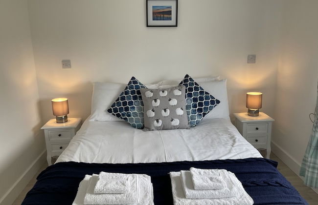 Charming 2-bed Cabin in Inverness, Scotland - Photo 11