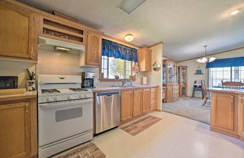 Houghton Lake Family Getaway with Fire Pit! - Foto 10