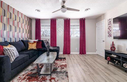 Rear deck w/ Soaking tub + Wi-Fi & Parking - Foto 10