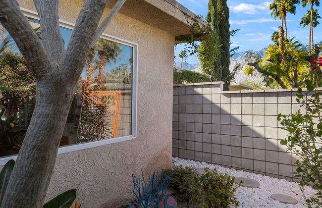 The Palms- Pool Jacuzzi and Pet Friendly - Photo 7