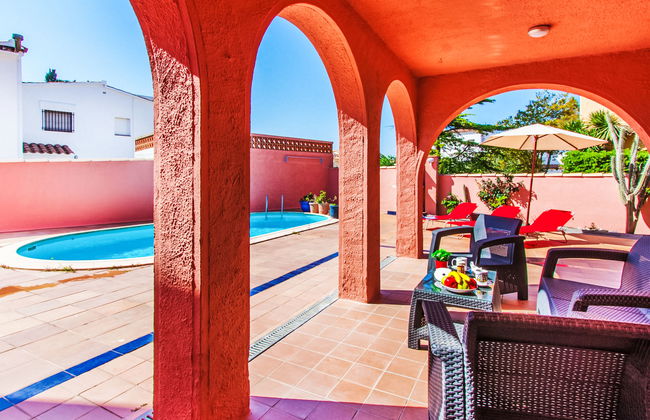 5 bedroom House in Castelló d'Empúries with private pool and garden - Photo 23