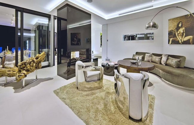 Striking Villa With Terraced Garden - Foto 10