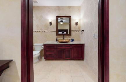 Relax, Entertain, & Indulge In Our Unique Pool House - Foto 8