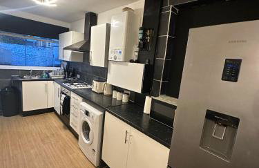 4BDR House By Homesy - Short Term Rental Cardiff - Ideal for Contractors - Foto 49