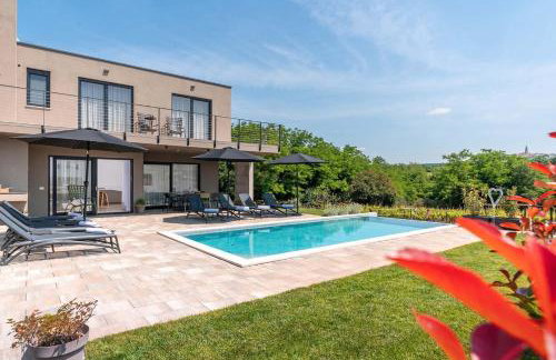 Villa Perlin - Photo 1