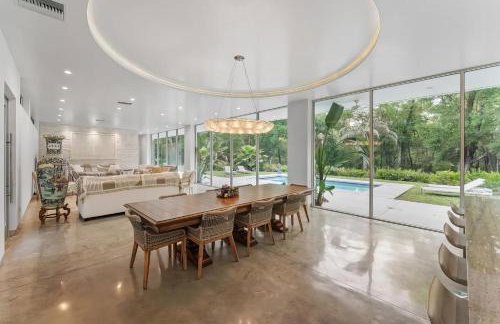 Floral City Oasis - Pool, BBQ Area & Forest View - Foto 37