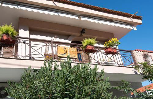 Sunrise Suite Olympiada - Luxury Beachfront Escape - Photo 33