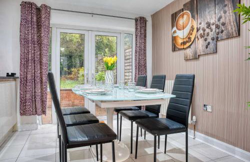 Modern 3BR Manchester Home Sleeps 7 Parking - Foto 44
