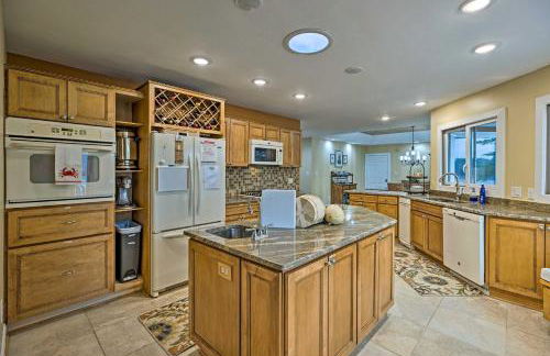 Riverfront Paradise with Hot Tub and Pool in Kinsale! - Foto 10