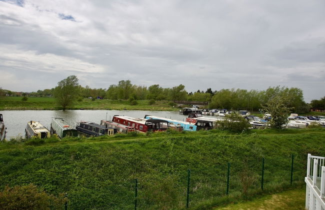 Beautiful 2-bed Lodge With hot tub and Saunain Ely - Foto 10