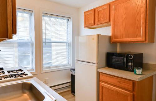 Walk to Downtown and Beach Ocean Grove Apartment! - Foto 4