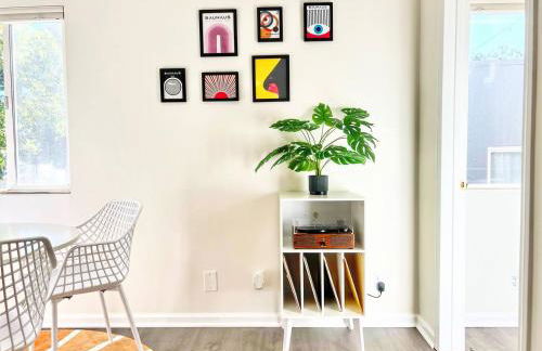 Groovy Getaway Retro Vibes in North Park, SD - Foto 25