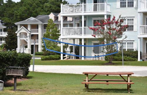 Brunswick Plantation Studio Home 407L with Onsite Golf Course and Pools studio - Foto 5