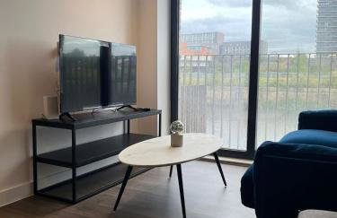 Joyful Group - Stylish 2 Bedroom Duplex with Sofa Bed in Salford M5 - Foto 9