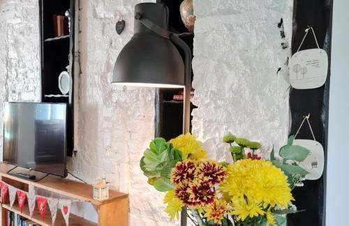 Old Road Cottage Pet Friendly Outdoors Beaches - Photo 7