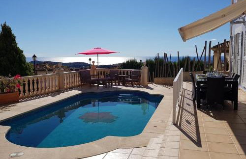 Villa with panoramic sea views - Photo 1