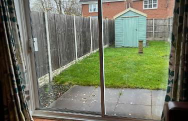 2-Bed Home with Parking, Near Airport, NEC & JLR - Foto 19