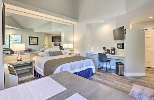 Hiking Trail and Hot Tub Access Bend Condo with Deck - Foto 12