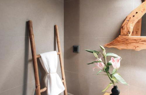 Villa Di Leon - Uniquely Designed Villa with Pool in a Picturesque Village near Famous Porto Limnionas, Offering Exceptional Hospitality By Villa Mana Gers - Photo 9