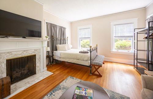 Spacious 2BR in Grand Old Home, Downtown Durham - Photo 10