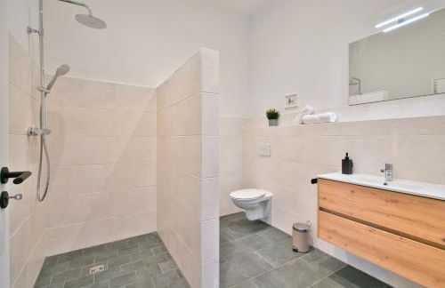 Halle Suites by FullHouse - free parking & WiFi - Foto 11