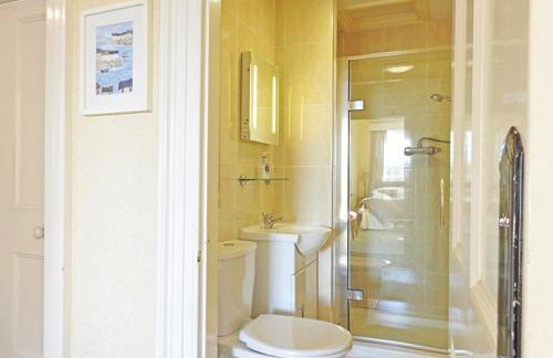 Bury Villa - 7 bedrooms sleeping 18 guests - Photo 16