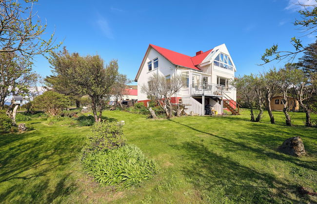 Kidafell Farmhouse - Photo 1