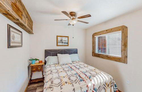 1BR Dog-Friendly Lakefront Cabin with Canoes - Foto 13