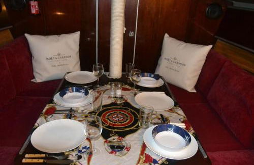 AMAZING FLAT IN CLASSIC SAILING BOAT in BARCELONA - Photo 32