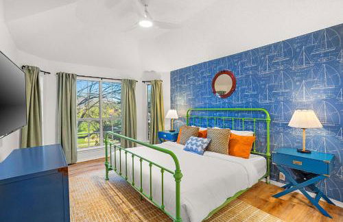 Resort Style Backyard Pool Pickleball Court - Foto 39