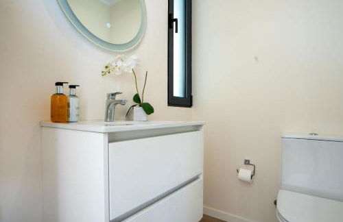 Villa La Perla by LovelyStay - Photo 17