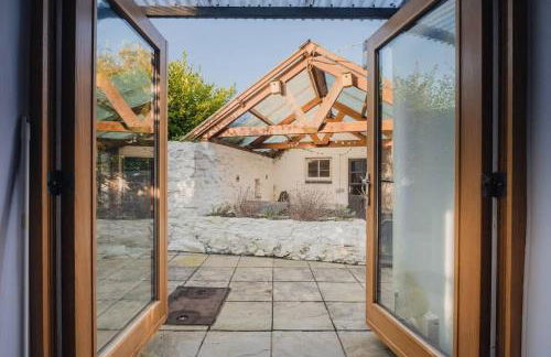 Cosy Welsh Cottage in St Davids Centre with Garden - Photo 1