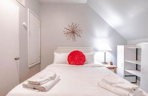 Dauphin District Darling #3-Downtown, Restaurants - Photo 12