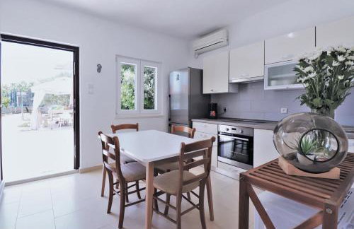 Villa Mendula Trogir - Luxury villa by the beach - heated pool - lush green garden - Photo 68